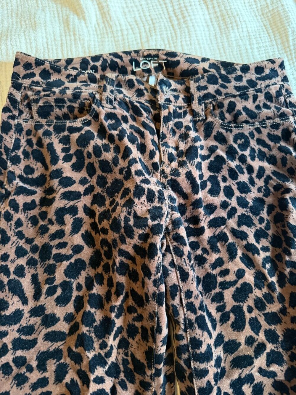 Leopard Print Ann Taylor Loft Skinny Velour Jeans. Size 25/0P